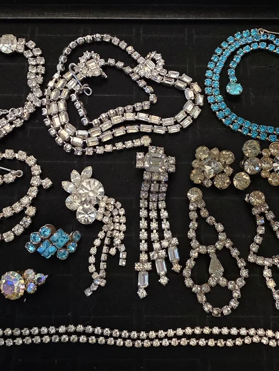 2 Trays Huge Bling Vintage To Antique Earring Necklace Brooch Lot Bundle - Picture 12 of 15